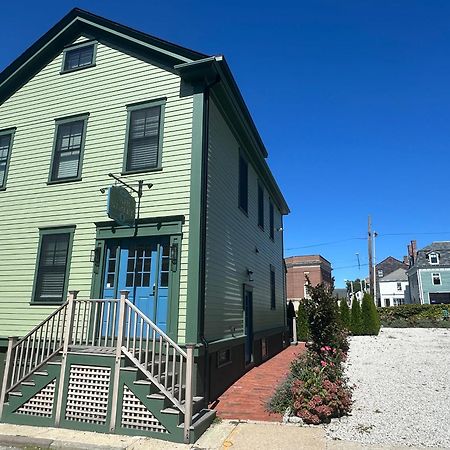ニューポート Prime Location! Renovated House! 6 Bed4 Bathヴィラ エクステリア 写真
