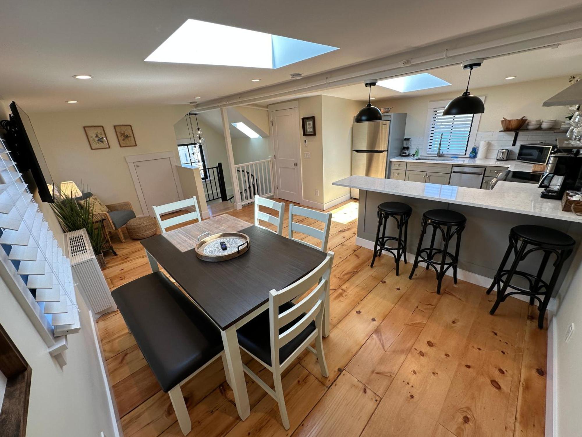 ニューポート Prime Location! Renovated House! 6 Bed4 Bathヴィラ エクステリア 写真